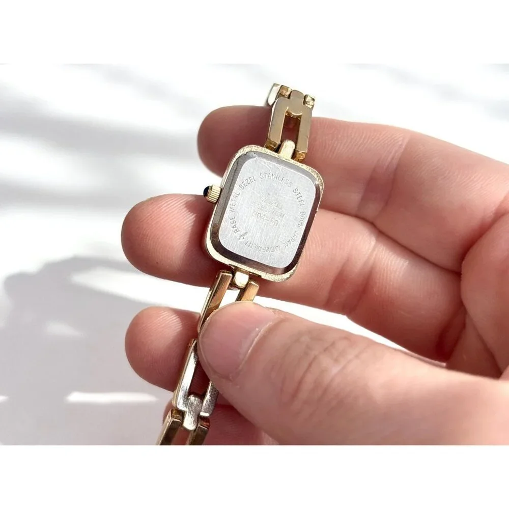 Gloria Vanderbilt GV II Gold T Ladies Vintage Wristwatch - 16mm - WORKS!